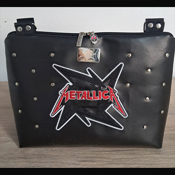 Bolsa Metallica com rebites