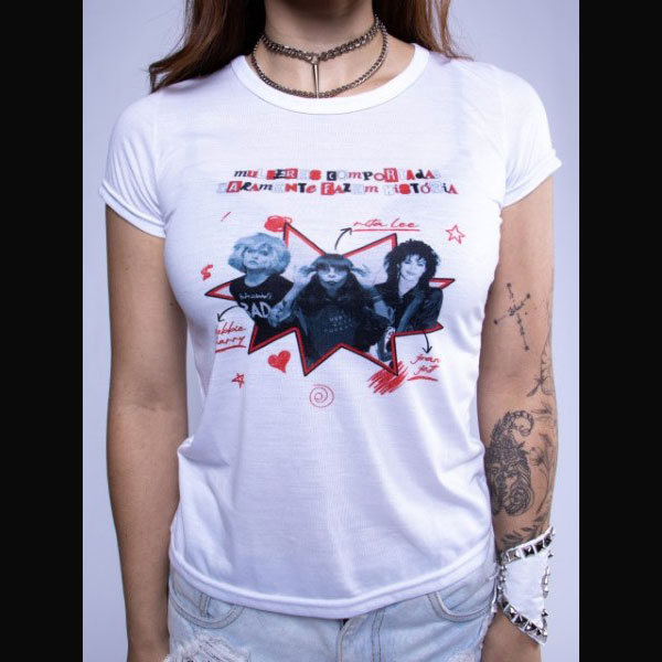 Camiseta Mulheres Comportadas Raramente Fazem História